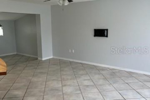 Casa en alquiler en Tampa, Florida, 3 dormitorios, 131.46 m2 № 1880541 - foto 9
