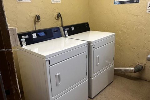 Condominio en venta en Lauderhill, Florida, 2 dormitorios, 72.46 m2 № 2154005 - foto 13