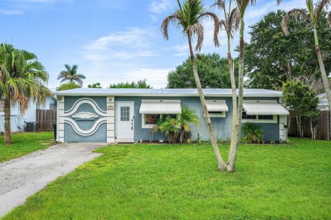 House in Stuart, Florida 3 bedrooms, 128.95 sq.m. № 2290803