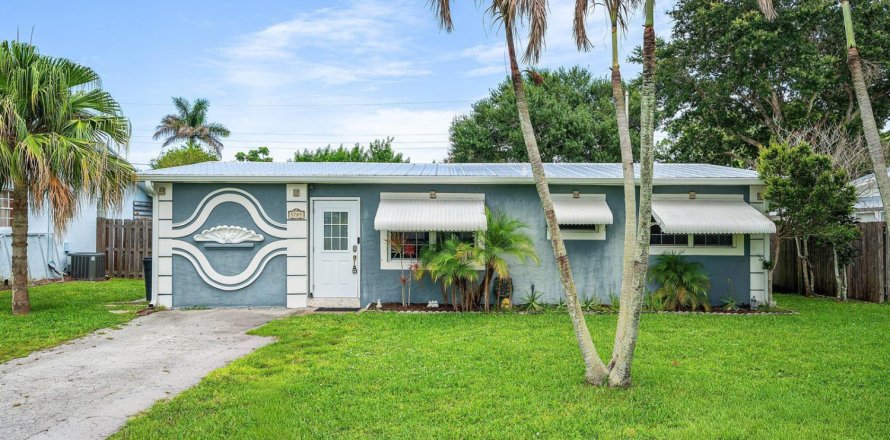 House in Stuart, Florida 3 bedrooms, 128.95 sq.m. № 2290803