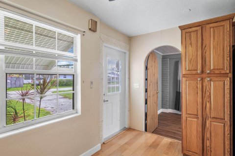 House in Stuart, Florida 3 bedrooms, 128.95 sq.m. № 2290803 - photo 3