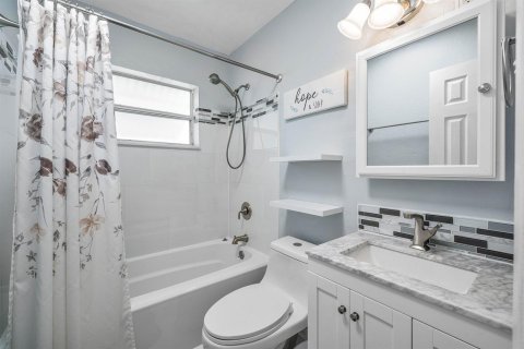 House in Stuart, Florida 3 bedrooms, 128.95 sq.m. № 2290803 - photo 15
