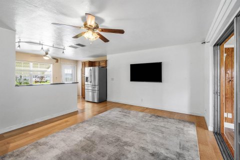 House in Stuart, Florida 3 bedrooms, 128.95 sq.m. № 2290803 - photo 13