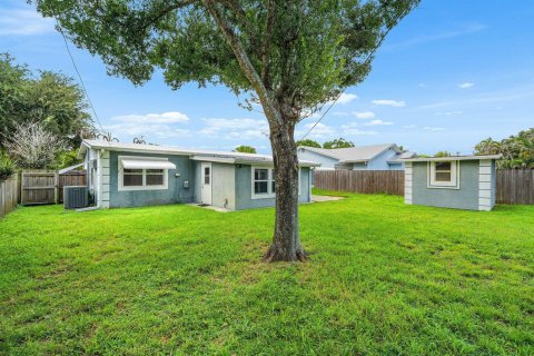 House in Stuart, Florida 3 bedrooms, 128.95 sq.m. № 2290803 - photo 21