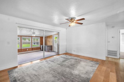 House in Stuart, Florida 3 bedrooms, 128.95 sq.m. № 2290803 - photo 9