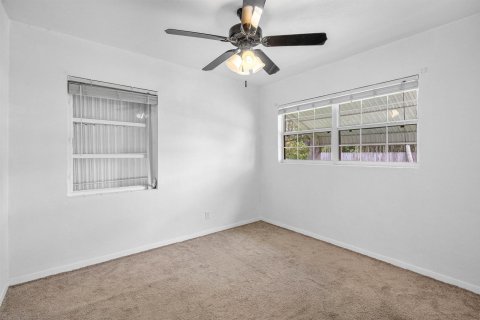 House in Stuart, Florida 3 bedrooms, 128.95 sq.m. № 2290803 - photo 14