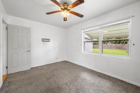 House in Stuart, Florida 3 bedrooms, 128.95 sq.m. № 2290803 - photo 16