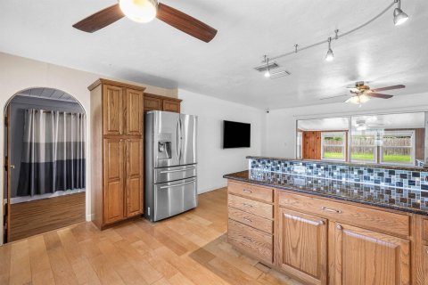 House in Stuart, Florida 3 bedrooms, 128.95 sq.m. № 2290803 - photo 6