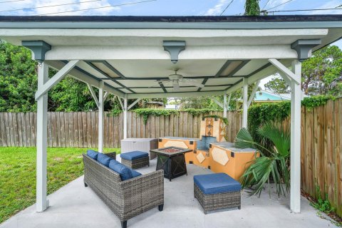 House in Stuart, Florida 3 bedrooms, 128.95 sq.m. № 2290803 - photo 22
