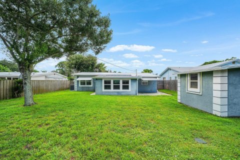 House in Stuart, Florida 3 bedrooms, 128.95 sq.m. № 2290803 - photo 25