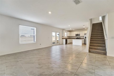 House in Zephyrhills, Florida 5 bedrooms, 216.37 sq.m. № 2149360 - photo 8