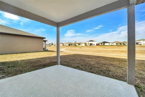 House in Zephyrhills, Florida 5 bedrooms, 216.37 sq.m. № 2149360 - photo 25