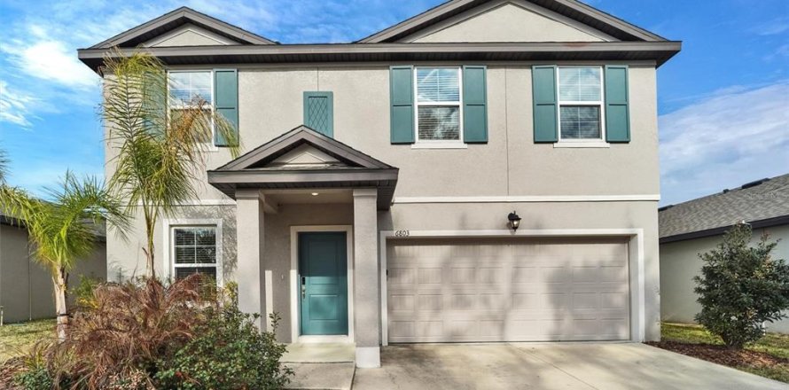 House in Zephyrhills, Florida 5 bedrooms, 216.37 sq.m. № 2149360