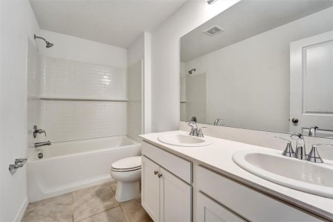 House in Zephyrhills, Florida 5 bedrooms, 216.37 sq.m. № 2149360 - photo 22