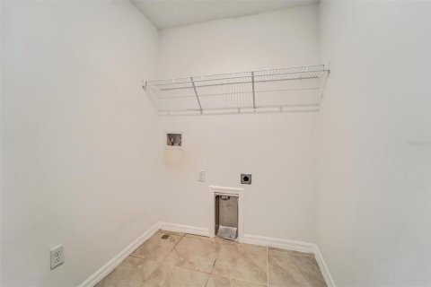 House in Zephyrhills, Florida 5 bedrooms, 216.37 sq.m. № 2149360 - photo 23