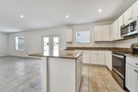 House in Zephyrhills, Florida 5 bedrooms, 216.37 sq.m. № 2149360 - photo 7