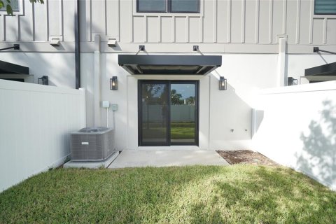 Touwnhouse à louer à Tampa, Floride: 3 chambres, 213.58 m2 № 2396029 - photo 21