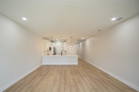Touwnhouse à louer à Tampa, Floride: 3 chambres, 213.58 m2 № 2396029 - photo 4