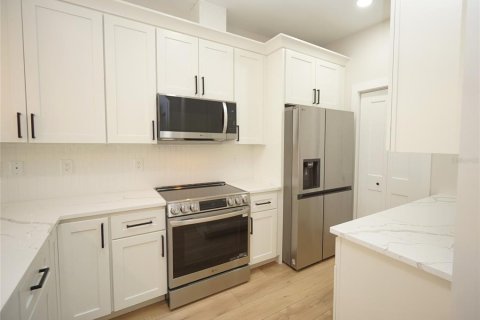 Touwnhouse à louer à Tampa, Floride: 3 chambres, 213.58 m2 № 2396029 - photo 16