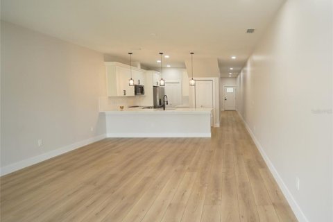 Touwnhouse à louer à Tampa, Floride: 3 chambres, 213.58 m2 № 2396029 - photo 5