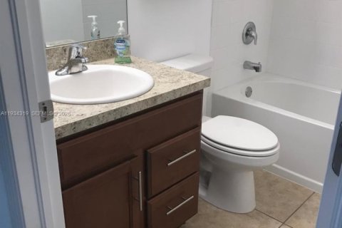 Снять в аренду виллу или дом в Кейп-Корал, Флорида 3 спальни, № 1997917 - фото 30