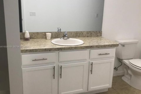 Снять в аренду виллу или дом в Кейп-Корал, Флорида 3 спальни, № 1997917 - фото 14