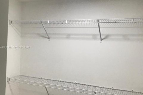 Снять в аренду виллу или дом в Кейп-Корал, Флорида 3 спальни, № 1997917 - фото 15