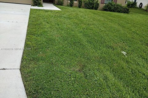 Снять в аренду виллу или дом в Кейп-Корал, Флорида 3 спальни, № 1997917 - фото 3