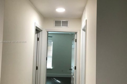 Снять в аренду виллу или дом в Кейп-Корал, Флорида 3 спальни, № 1997917 - фото 29