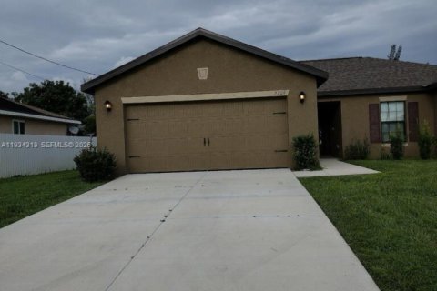 Снять в аренду виллу или дом в Кейп-Корал, Флорида 3 спальни, № 1997917 - фото 2