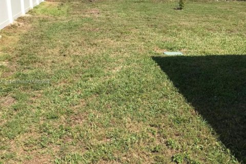 Снять в аренду виллу или дом в Кейп-Корал, Флорида 3 спальни, № 1997917 - фото 7