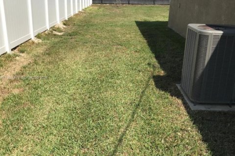 Снять в аренду виллу или дом в Кейп-Корал, Флорида 3 спальни, № 1997917 - фото 6