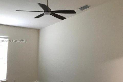 Снять в аренду виллу или дом в Кейп-Корал, Флорида 3 спальни, № 1997917 - фото 13