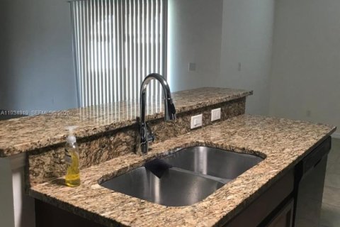 Снять в аренду виллу или дом в Кейп-Корал, Флорида 3 спальни, № 1997917 - фото 26