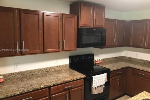 Снять в аренду виллу или дом в Кейп-Корал, Флорида 3 спальни, № 1997917 - фото 23