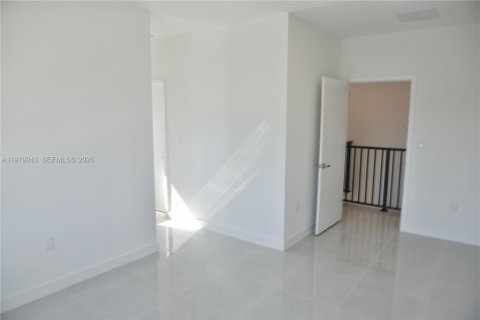 House in Florida City, Florida 5 bedrooms, 176.7 sq.m. № 2044653 - photo 5