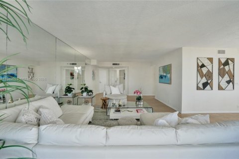 Condo in Aventura, Florida, 3 bedrooms  № 2054214 - photo 23
