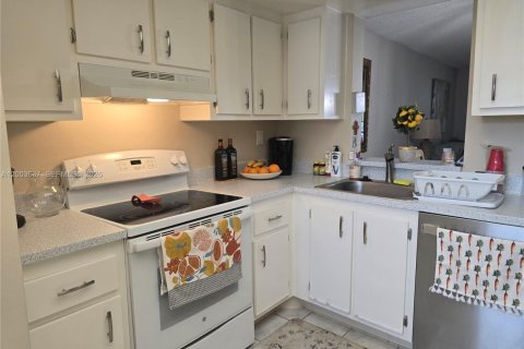 Condo in Margate, Florida, 1 bedroom  № 2069160 - photo 3