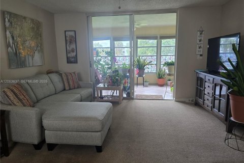 Condo in Margate, Florida, 1 bedroom  № 2069160 - photo 2