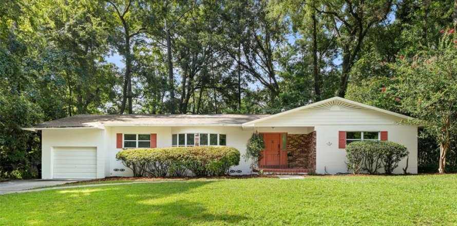 House in Gainesville, Florida 3 bedrooms, 171.68 sq.m. № 1877404