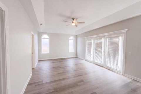House in Ormond Beach, Florida 5 bedrooms, 397.06 sq.m. № 2314343 - photo 8