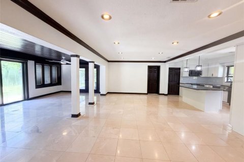House in Tampa, Florida 3 bedrooms, 195.84 sq.m. № 2305003 - photo 3