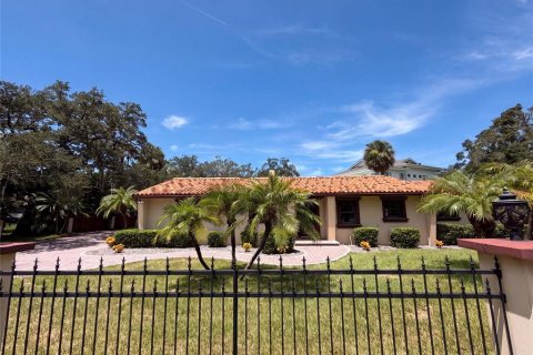 House in Tampa, Florida 3 bedrooms, 195.84 sq.m. № 2305003 - photo 22