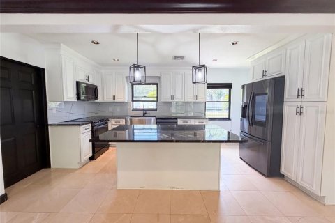 House in Tampa, Florida 3 bedrooms, 195.84 sq.m. № 2305003 - photo 17