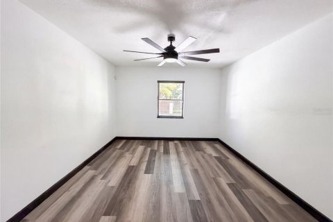 House in Tampa, Florida 3 bedrooms, 195.84 sq.m. № 2305003 - photo 4