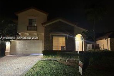 Casa en venta en Miami, Florida, 4 dormitorios № 2001279 - foto 2