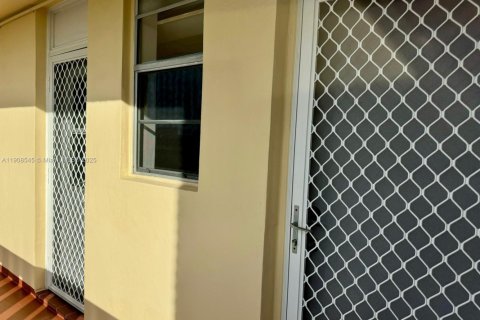 Купить кондоминиум в Авентура, Флорида 1 спальня, 71.35м2, № 2012883 - фото 21