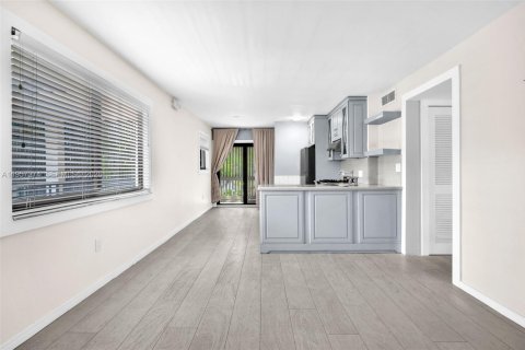 Apartamento en alquiler en Miami, Florida, 1 dormitorio, 62.52 m2 № 2011257 - foto 2