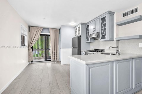 Apartamento en alquiler en Miami, Florida, 1 dormitorio, 62.52 m2 № 2011257 - foto 5