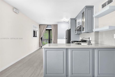 Apartamento en alquiler en Miami, Florida, 1 dormitorio, 62.52 m2 № 2011257 - foto 4